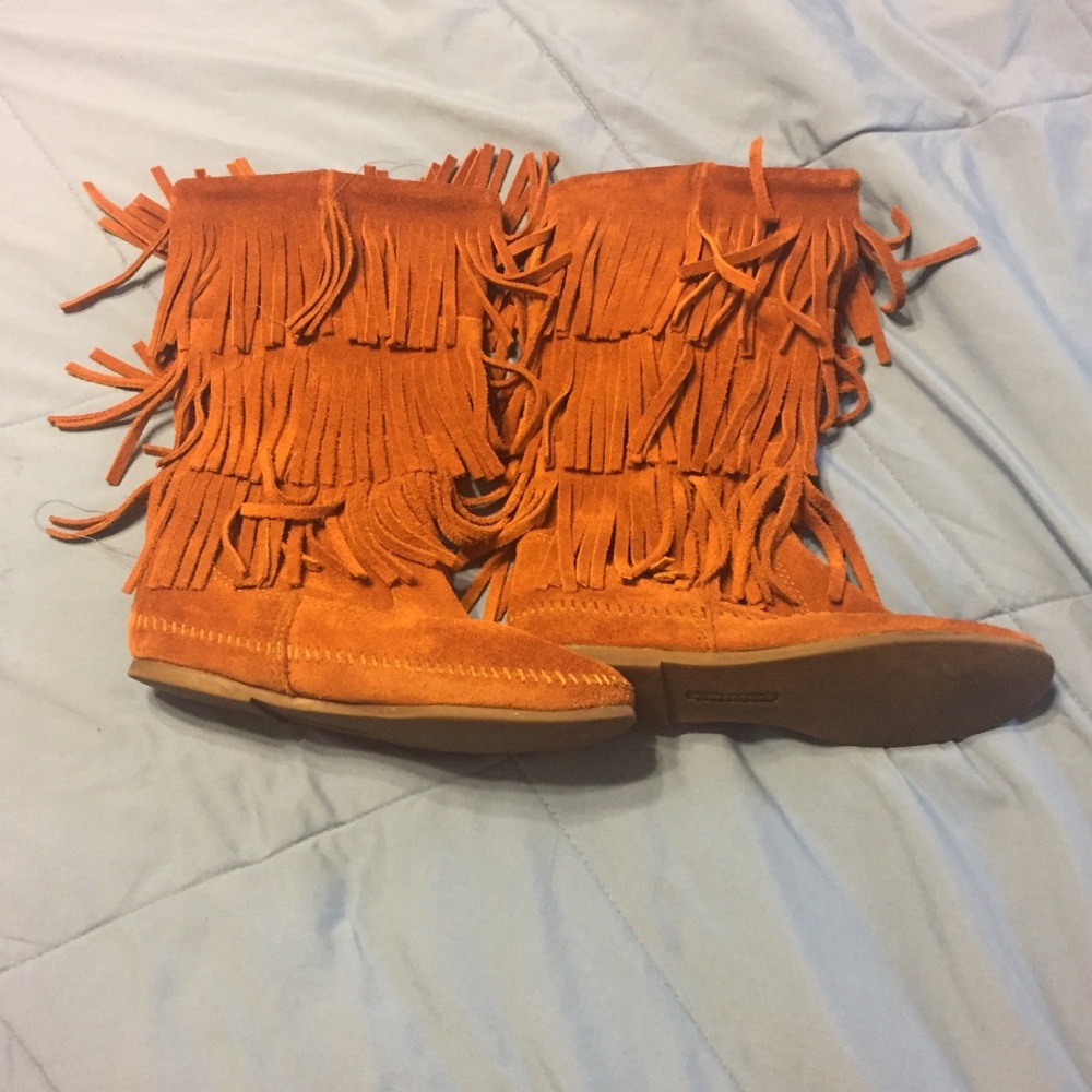 Minnetonka Fringe boots 👢